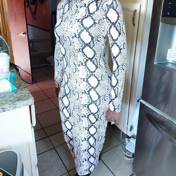 Dress - Picture 3 of 4